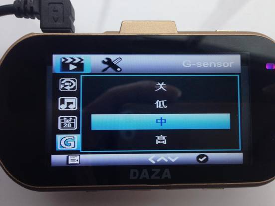 設置簡單，大智G322極清行車記錄儀真機實測