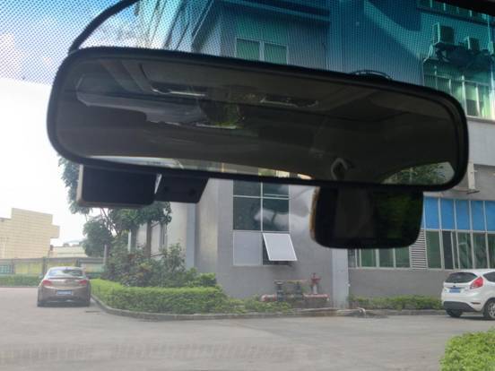 大智G320極清行車記錄儀真機裝車實拍